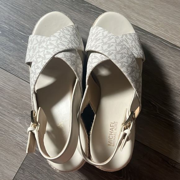 Size 7.5 Vanilla coloured Michael Koars Mid wedge shoes. - Picture 5 of 5